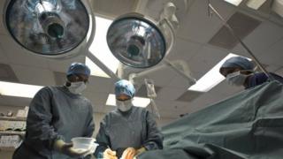 Более 240 человек в настоящее время ожидают трансплантации органов в Уэльсе