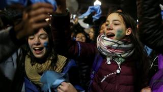Demonstracije ispred parlamenta u Argenitni
