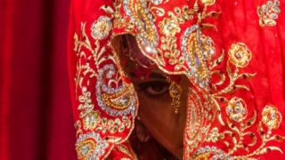 সংঘমিত্রা শেঠি এর আগে মদের দোকানের বিরুদ্ধে অভিযানও চালিয়েছেন।