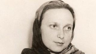 a portrait photo of Freda taken in Lahore in the early 1940