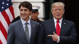 Президент США Дональд Трамп приветствует премьер-министра Канады Джастина Трюдо в Белом доме