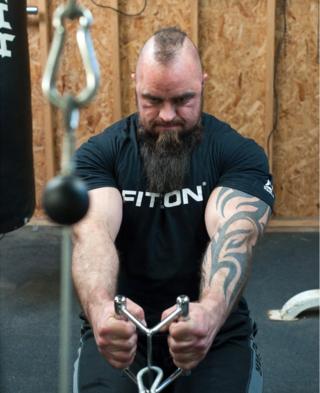 The extreme lifestyle of a strongman in pictures 22