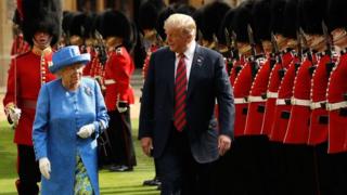 Трамп и королева