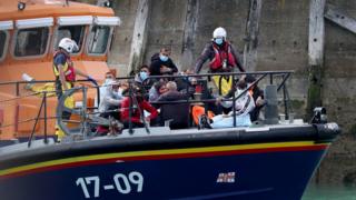 Channel Crossings: Body Of Teenage Migrant Found On French Beach - BBC News