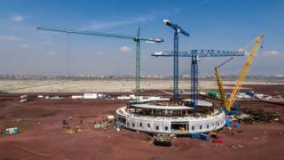 Obras y materiales de construcción del Nuevo Aeropuerto Internacional de México en Texcoco, Ciudad de México.