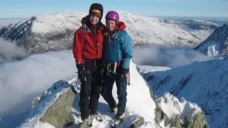 Tim Newton agus Raonaid Slater