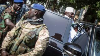 Le président sortant de Gambie, Yahya Jammeh, après avoir voté le 1er décembre à Banjul
