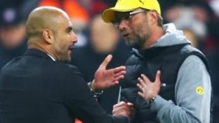 MKufunzi wa Manchester City Pep Guardiola akizungumza na Jurgen Klopp wa Liverppol wakati wawili hao walipokuwa wakifunza Bayern Munich na Burusia Dortmund nchini Ujerumani
