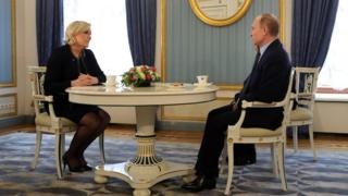 Vladimir Putin y Marine Le Pen en el Kremlin el 24 de marzo de 2017