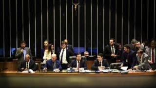 Mesa da Câmara dos Deputados, com o presidente da Casa, Rodrigo Maia, ao centro