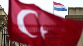 Türkiye ve Hollanda bayrakları