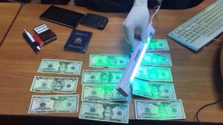 Професор вимагав від студентів гроші за складання іспитів, зазначають у прокуратурі