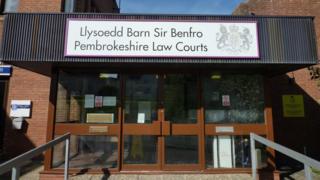 Llysoedd Barn Sir Benfro