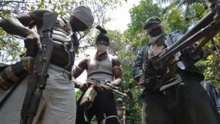 Awọn agbebọn to fi iboju bo oju wọn
