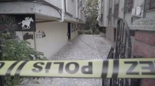 Aynı aileden biri çocuk üç kişinin ölü bulunduğu ev