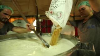 Kumekuwa na uhaba wa chakula na huduma muhimu sehemu za mapigano