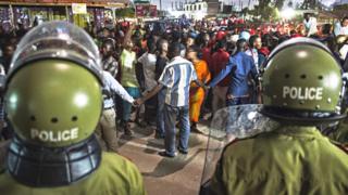 Abari mu myiyerekano bahanganye n'abapolisi ba Tanzania mu 2015