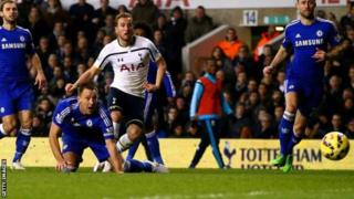 Harry Kane akitia wavuni bao dhidi ya Chelsea katika mechi ya awali
