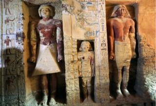 Coloured statues in alcoves inside the tomb