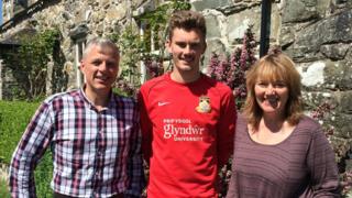 Dylan Jones, Daniel Roberts a Bethan Gwanas