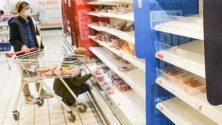 Supermarket shoppers