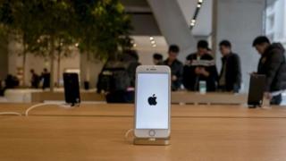 Apple отримує дві третини всіх доходів від продажу iPhone