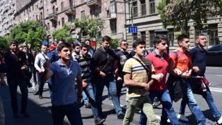 Участники протестов в Ереване