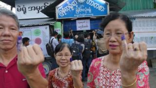 တာမွေမြို့နယ် အမှတ် ၃ မဲရုံမဲထည့်ပြီးတဲ့ မဲဆန္ဒရှင်တွေ