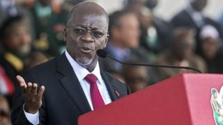Les utilisateurs de Twitter ont utilisé le hashtag #ReportersUnderMagufuliEra pour se moquer des critiques contre les médias