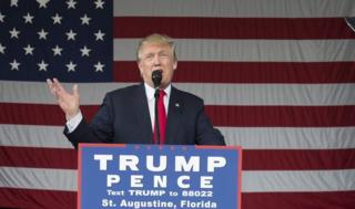 Donald Trump waxa uu la tartamayaan Hillary Clinton