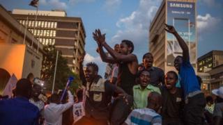 Waxaa loo baahan yahay shaqo adag si dib loogu yagleelo dhaqaalaha Zimbabwe