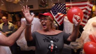 Сторонница Дональд Трампа празднует его победу в Сиднее