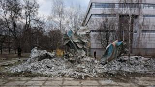 Скульптура "Дніпровські хвилі"