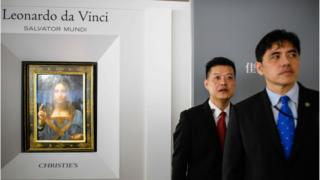 李振成(右)曾在香港知名拍卖行工作。