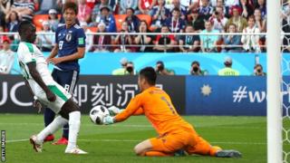 2-2で引き分けたセネガル戦、日本のGK川島永嗣はミスでFWサディオ・マネにゴールを献上した