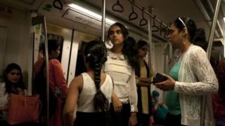 ඉන්දියාව: කාන්තාවන්ට පොදු ප්රවාහනය නොමිලේ සැපයීමට කෙජ්රිවාල් තීන්දු කරයි