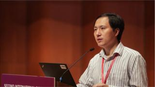 贺建奎正在发表演讲