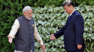 मोदी के साथ शी जिनपिंग का फाइल फोटो