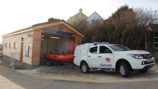 Boathouse and launch vehicle