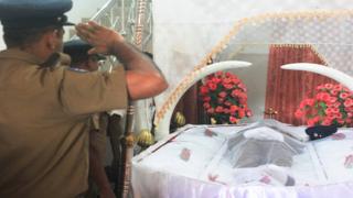 வவுணதீவில் உயிரிழந்த பொலிஸ் உத்தியோகத்தருக்கு அஞ்சலி செலுத்துதல்