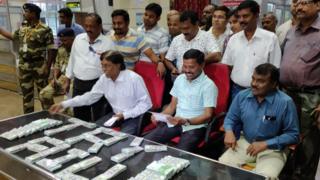 ரூ. 3.84 கோடி ரூபாய் மதிப்பிலான வெளிநாட்டு கரன்சி பறிமுதல்