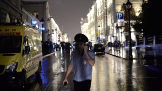 полицейский у отделения Ситибанка на Большой Никитской