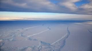 Ледник острова Пайн осушает площадь Западно-Антарктического ледникового щита, площадь которой составляет 160 000 кв. Км.