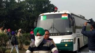 ਪਾਕਿਸਤਾਨ ਦਾ ਝੰਡਾ ਹਾਈਵੇਅ ਉੱਪਰ