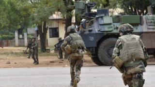 Des éléments du 1er Régiment de Chasseurs Parachutistes français en déploiement dans les rues de Bangui en 2013 (illustration).