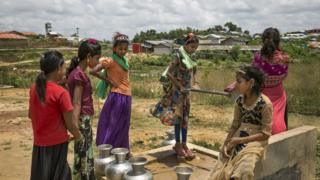 কক্সবাজারে শরণর্থী শিবিরে কয়েকজন রোহিঙ্গ মেয়ে, ২৫-০৮-২০১৯।