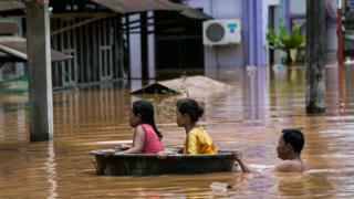 ရေးမြို့မှာ နှစ်ပေါင်း၃၀ အတွင်းအဆိုးဆုံး ရေဘေးဒဏ်ကို ရင်ဆိုင်နေရ