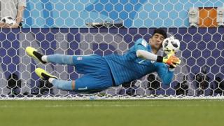 Penal atajado por arquero iraní