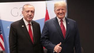 Trump ve Erdoğan yan yana ayakta