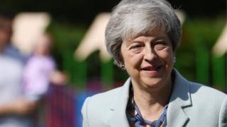 Ministers expect Theresa May to reveal No 10 departure date on Friday